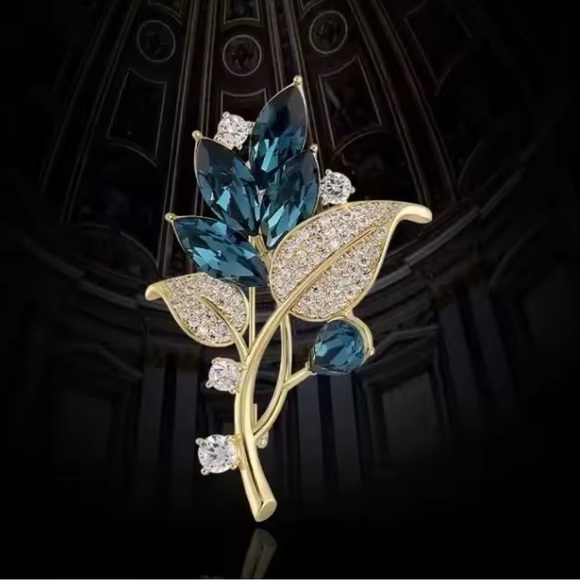 Jewelry - Beautiful brooch